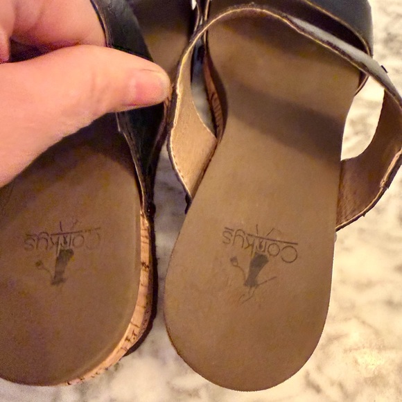 Corkys Wedge Sandal Women’s 8 Shoe Metallic Black Leather Comfort Straps - Picture 7 of 13